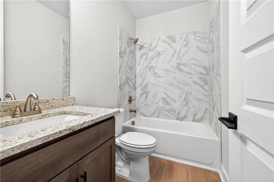 Furnished interior view inside a new home in , Gainesville (Image 7).