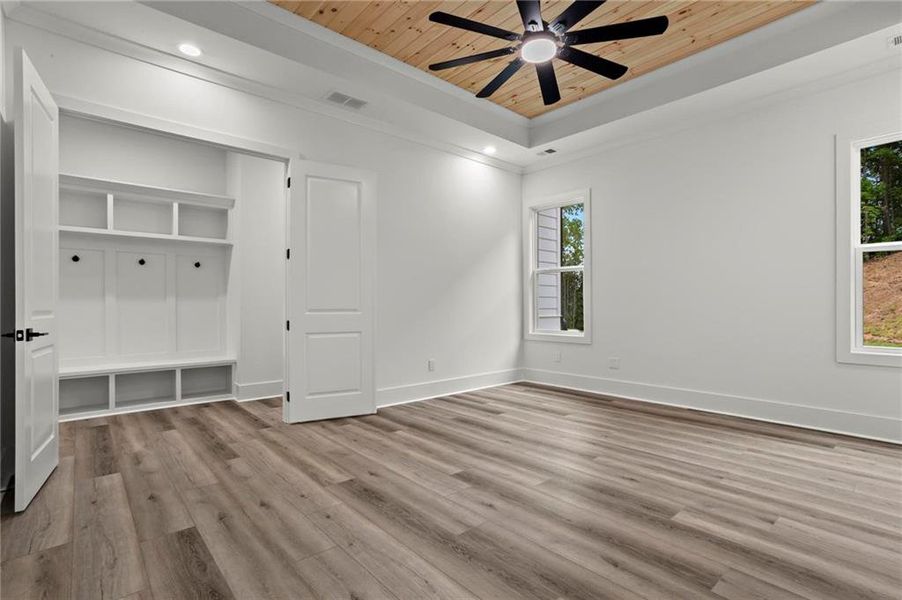 Spacious, unfurnished interior of a new home in , Jasper (Image 20).