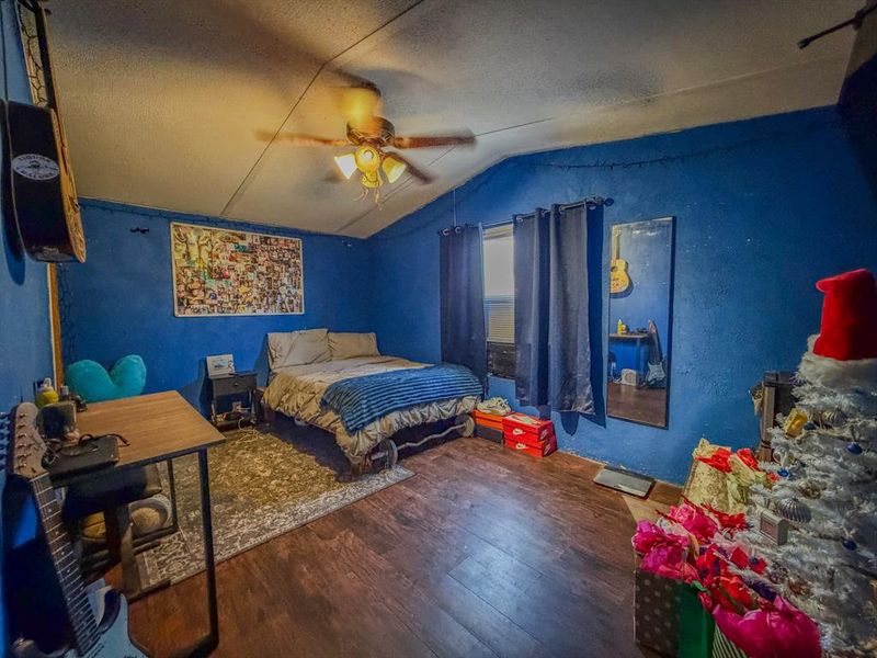 Furnished interior view inside a new home in , Weatherford (Image 9).