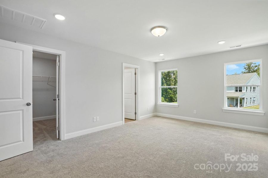 Spacious, unfurnished interior of a new home in Harrisburg Village Townhomes, Harrisburg (Image 32).