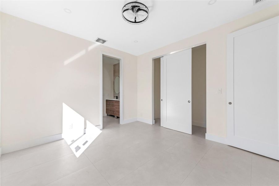 Spacious, unfurnished interior of a new home in , Coconut Creek (Image 34).
