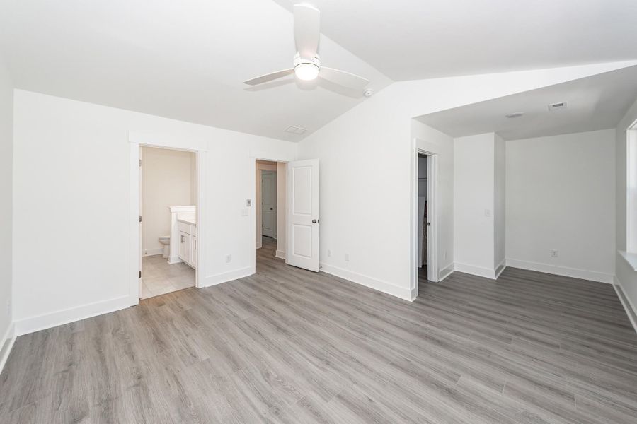 Spacious, unfurnished interior of a new home in , North Charleston (Image 33).