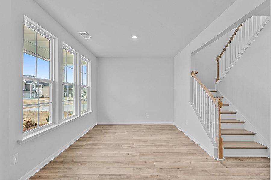 Spacious, unfurnished interior of a new home in Fieldstone, Lexington (Image 18).