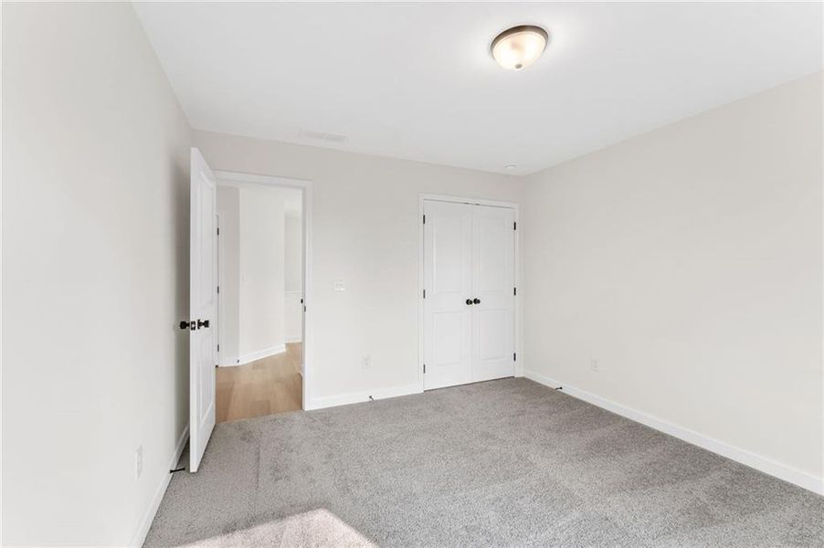 Spacious, unfurnished interior of a new home in Cherokee Township, Acworth (Image 17).