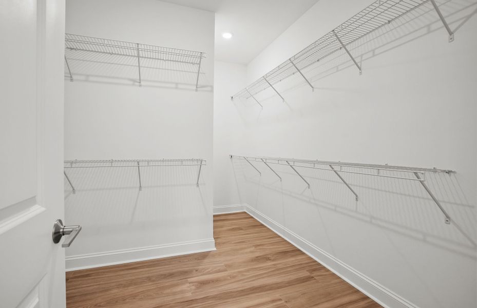 Spacious, unfurnished interior of a new home in Kinsdale, Lancaster (Image 13).