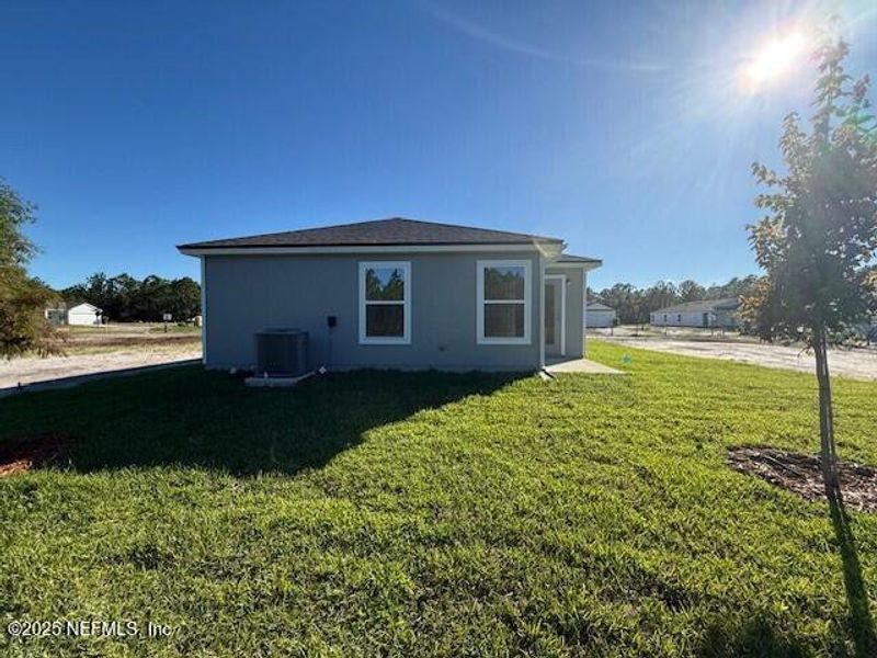 Exterior details and patio area of a home in Grand Reserve, Bunnell (Image 37).