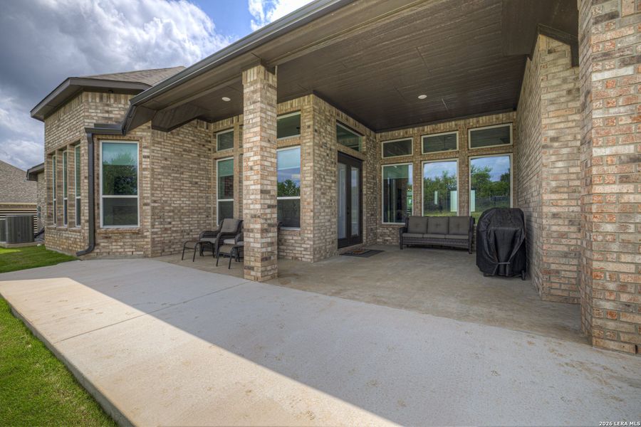 Exterior details and patio area of a home in Waldsanger, New Braunfels (Image 25).