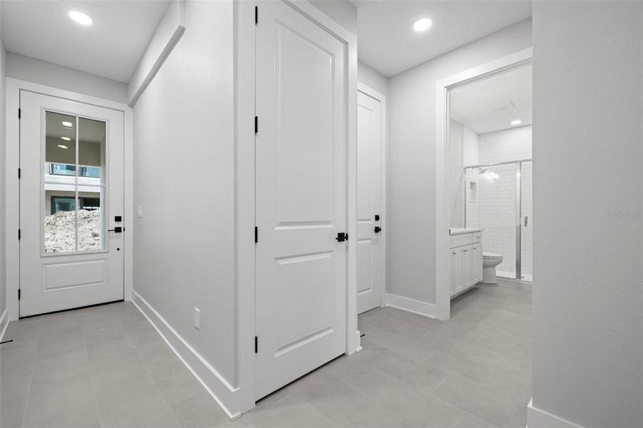 Spacious, unfurnished interior of a new home in , Tampa (Image 21).