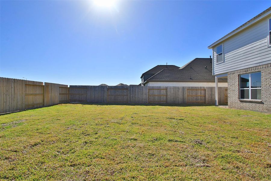 Exterior details and patio area of a home in Sunterra, Katy (Image 21).