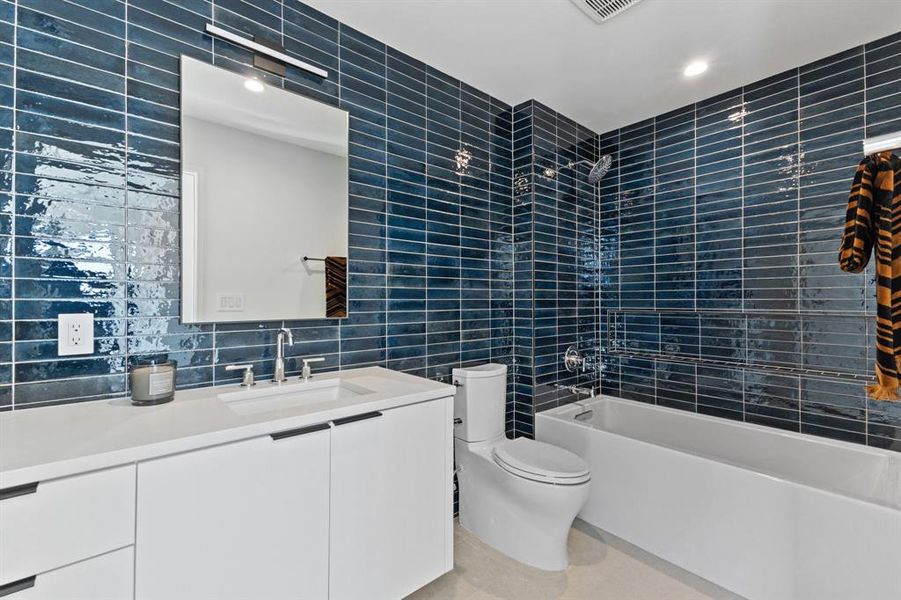 En-suite 4th bathroom