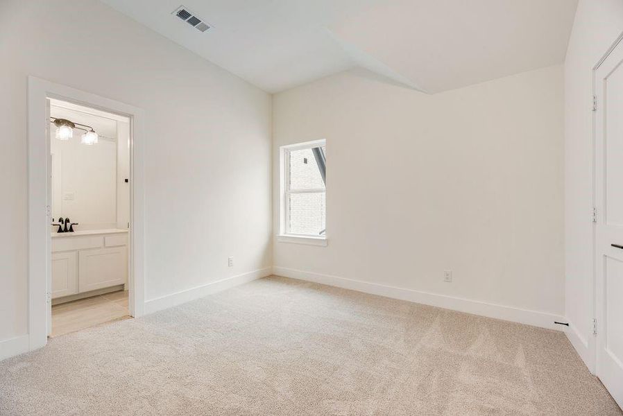 Spacious, unfurnished interior of a new home in Grand Estates of Anna, Anna (Image 25).