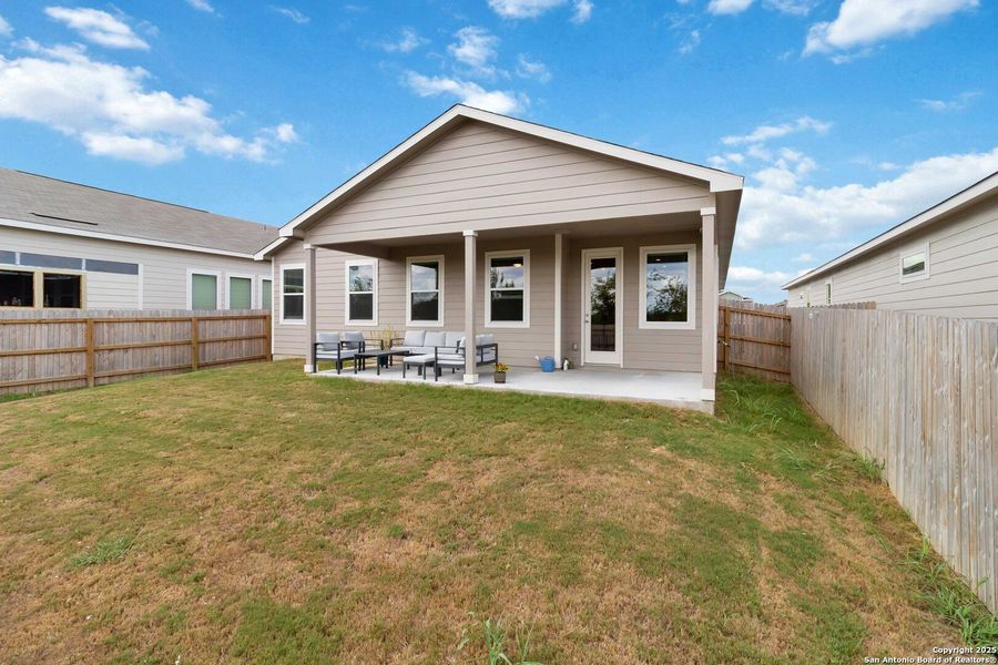 Exterior details and patio area of a home in Hannah Heights, Seguin (Image 24).