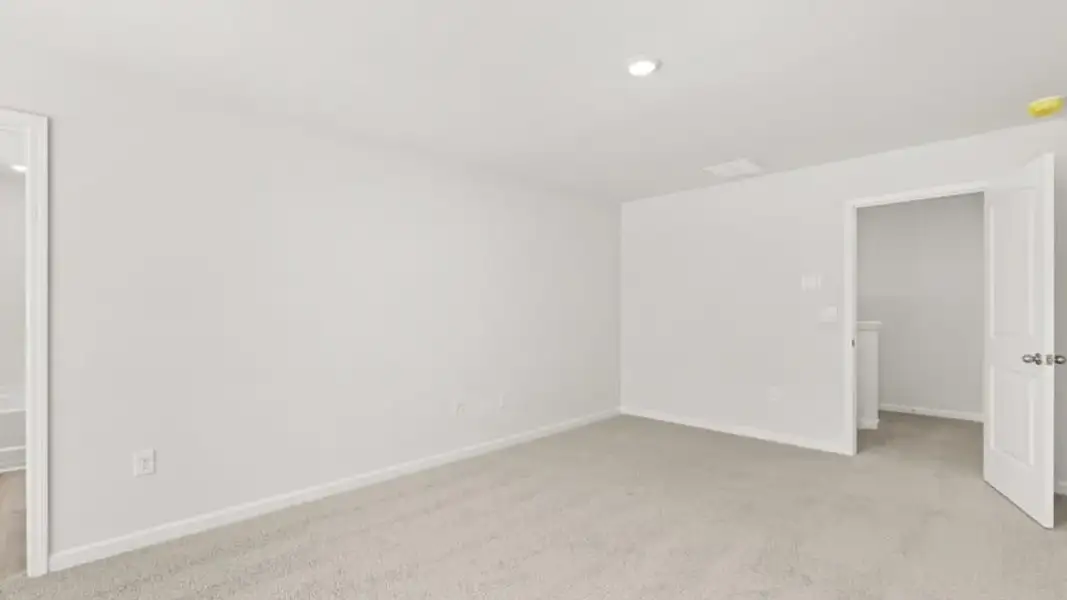 Spacious, unfurnished interior of a new home in Hughes Court, Dawsonville (Image 17).
