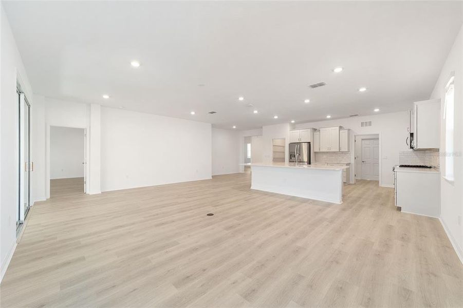 Spacious, unfurnished interior of a new home in , Ocala (Image 41).