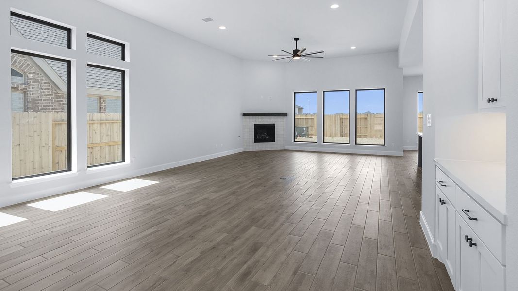 Spacious, unfurnished interior of a new home in Everly, Hockley (Image 16).
