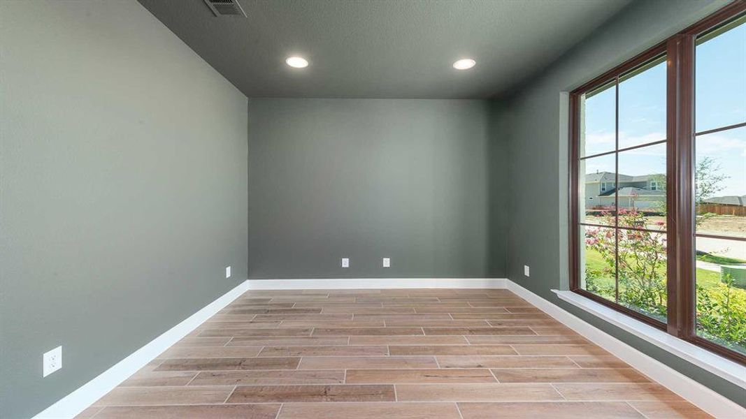 Spacious, unfurnished interior of a new home in The Heights At Uptown Celina 50', Celina (Image 17).