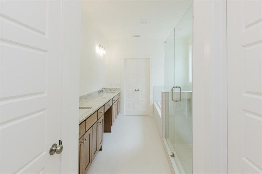 Furnished interior view inside a new home in , Gainesville (Image 13).