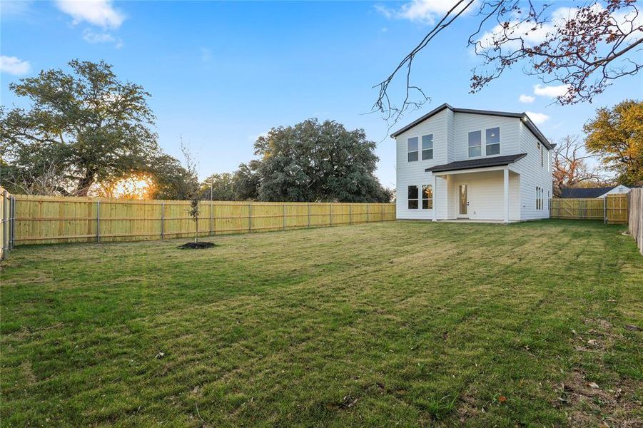 Exterior details and patio area of a home in , Dallas (Image 25).