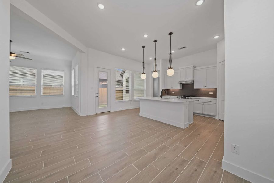 Representative unfurnished interior of a home built from the Augusta by Chesmar Homes in Riceland Alley Loads, Mont Belvieu (Image 14).