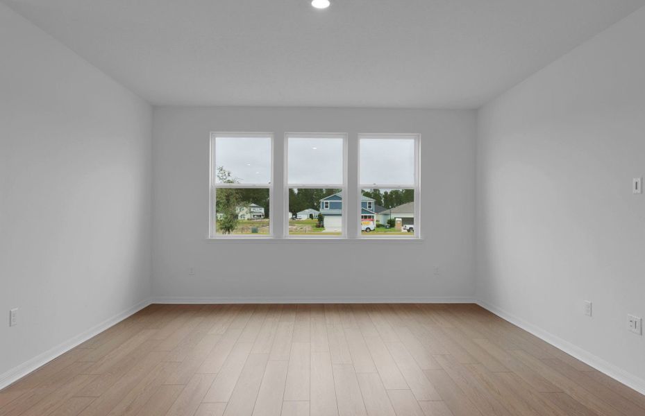 Spacious, unfurnished interior of a new home in Hyland Trail, Green Cove Springs (Image 10).