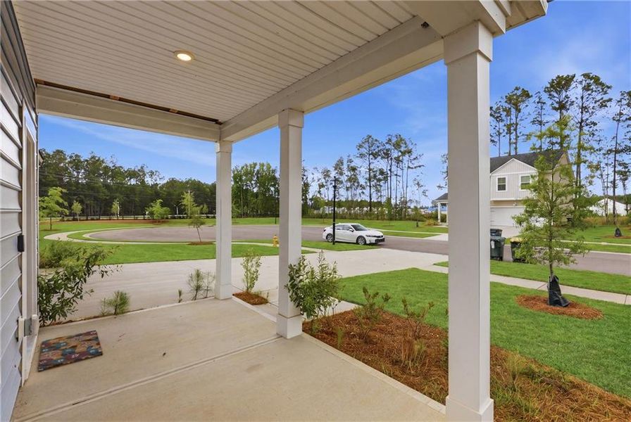 Exterior details and patio area of a home in , Bloomingdale (Image 3).