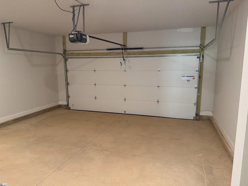 Spacious, unfurnished interior of a new home in Bracken Woods, Piedmont (Image 13).