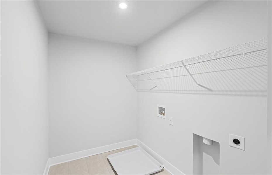 Spacious, unfurnished interior of a new home in Hunters Creek, Flowery Branch (Image 15).