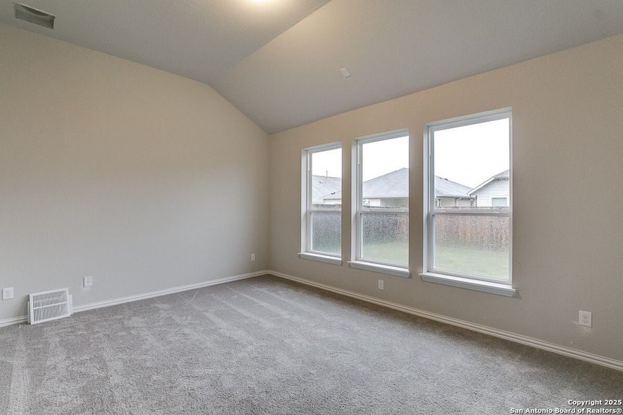 Spacious, unfurnished interior of a new home in Homestead, Schertz (Image 12).