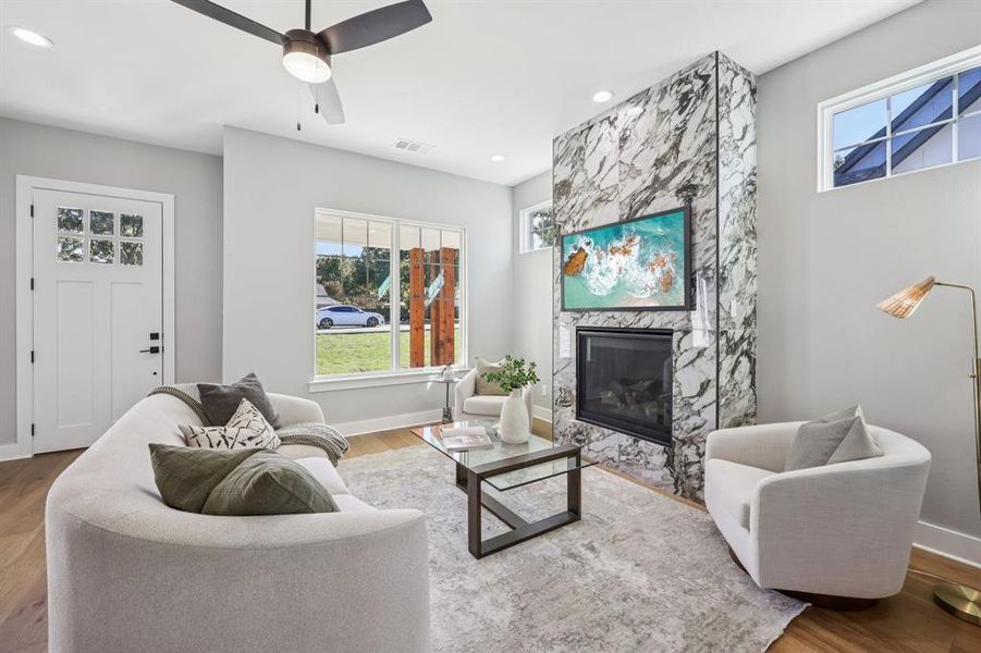 Furnished interior view inside a new home in , Grapevine (Image 9).