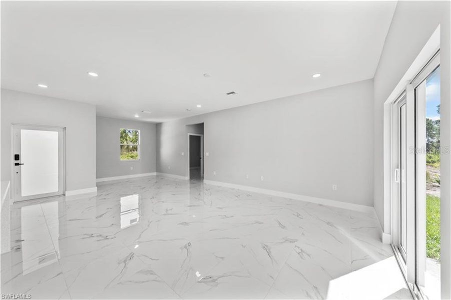 Spacious, unfurnished interior of a new home in , Lehigh Acres (Image 21).