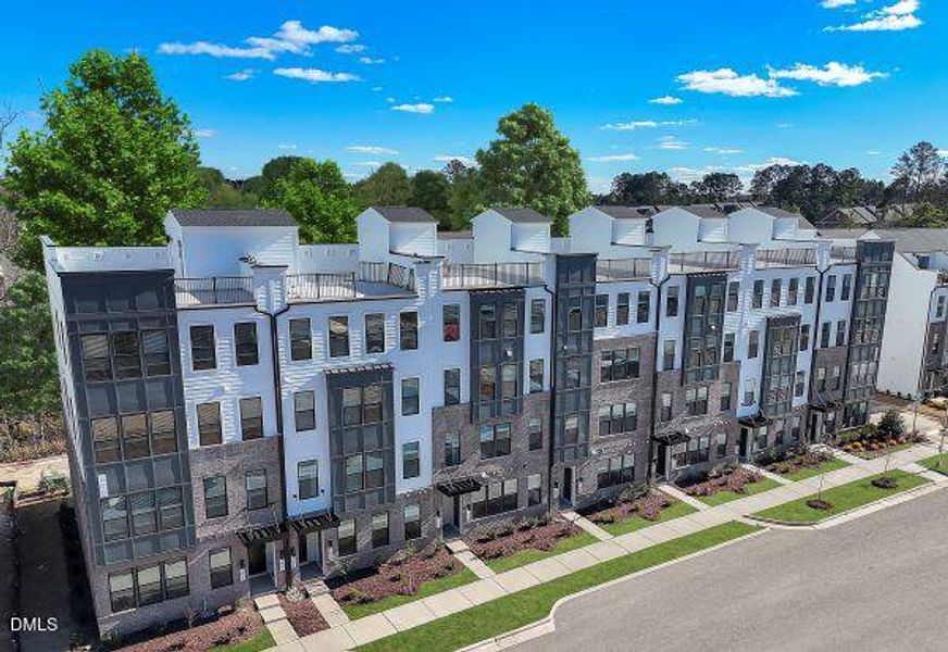 P_RAL_TWW_Tessa_Julianne_Model_EXT_3QF_6