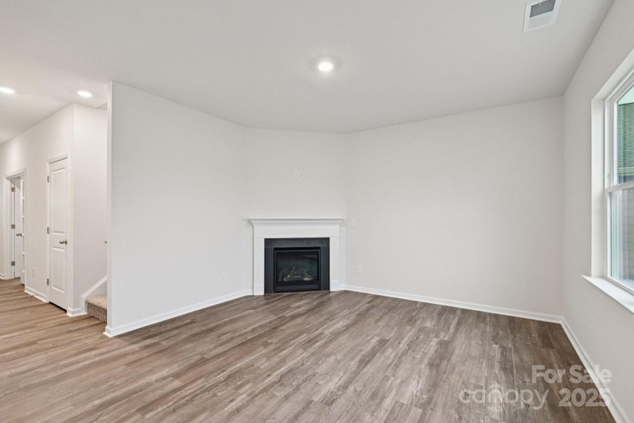 Spacious, unfurnished interior of a new home in Laurelbrook, Sherrills Ford (Image 10).