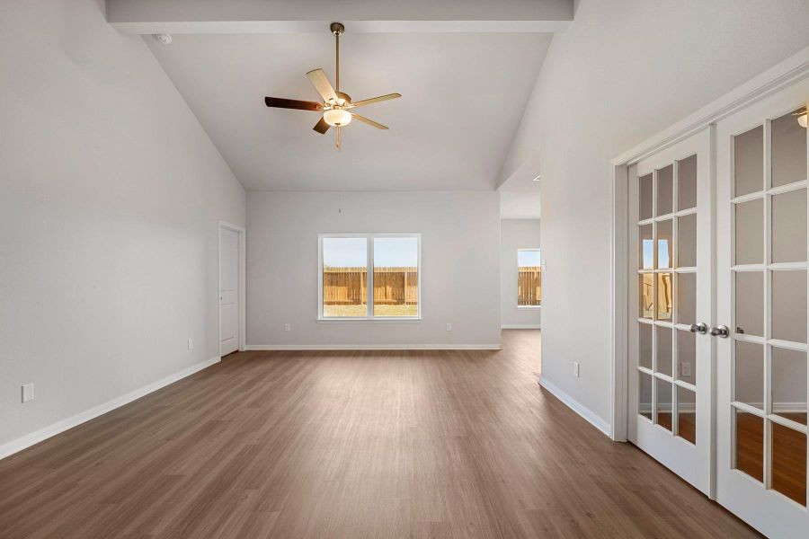 Spacious, unfurnished interior of a new home in Trails at Cochran Ranch, Waller (Image 17).