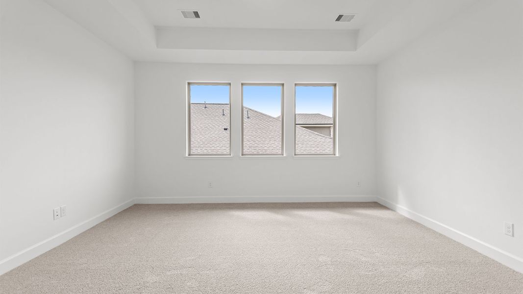 Spacious, unfurnished interior of a new home in Lakes of Cane Island, Katy (Image 16).
