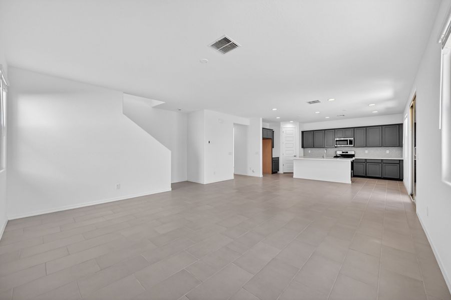 Spacious, unfurnished interior of a new home in Artisan at Asante, Surprise (Image 19).