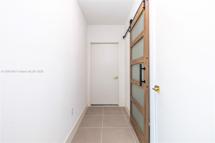 Spacious, unfurnished interior of a new home in , Palm Bay (Image 17).