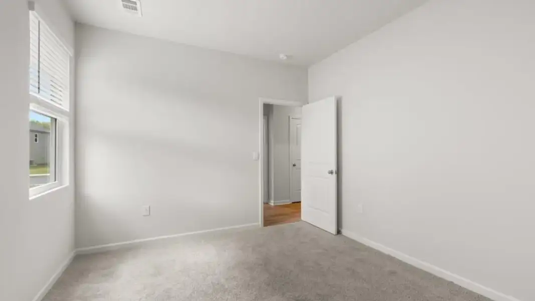 Spacious, unfurnished interior of a new home in Grandview at Lanier, Dawsonville (Image 15).