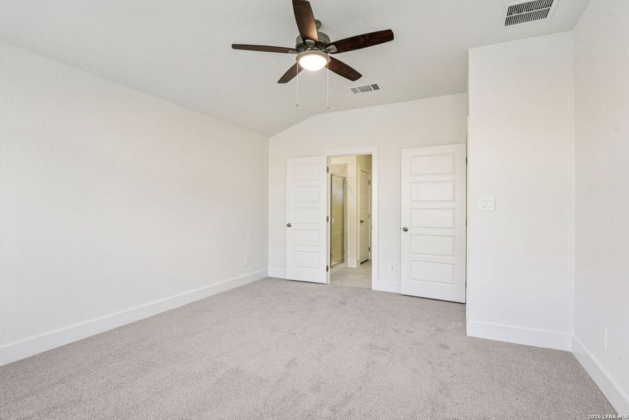 Spacious, unfurnished interior of a new home in Lark Canyon, New Braunfels (Image 41).