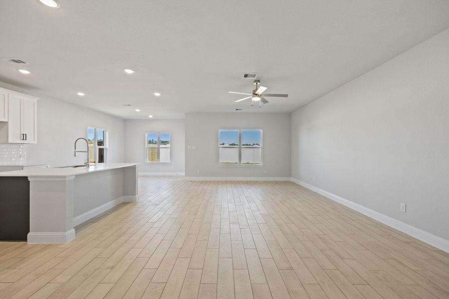 Spacious, unfurnished interior of a new home in Saint Tropez, Huffman (Image 15).