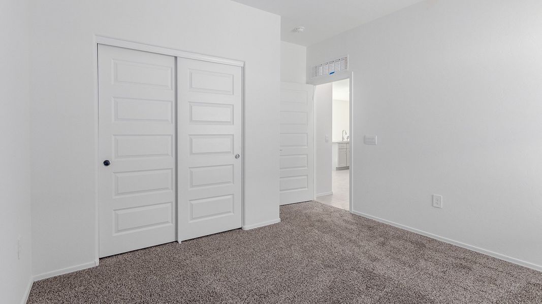 Spacious, unfurnished interior of a new home in Hanson Ridge, Vail (Image 28).