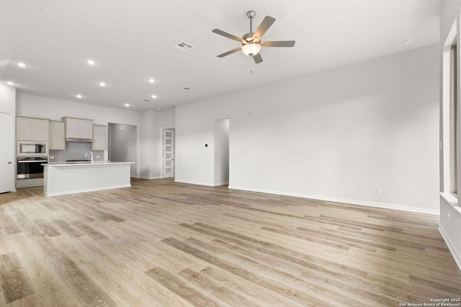 Spacious, unfurnished interior of a new home in Homestead, Schertz (Image 17).
