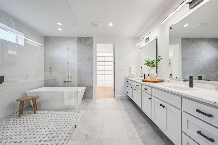 Primary Resort Style Bathroom