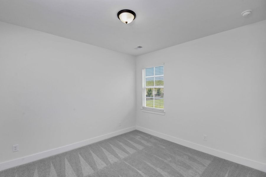 Spacious, unfurnished interior of a new home in Ferry Grove, Lexington (Image 14).