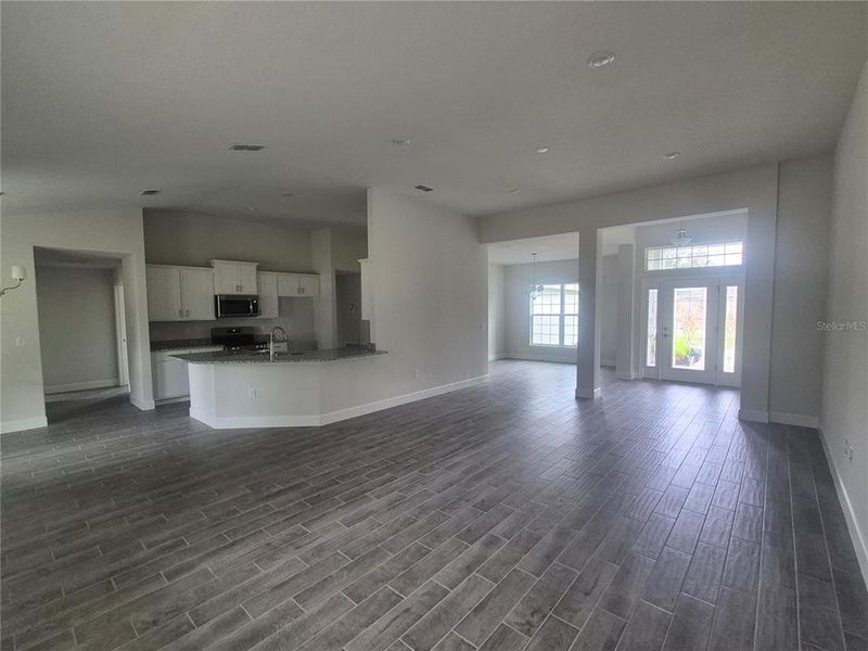 Spacious, unfurnished interior of a new home in Hill Country Estates, Dade City (Image 59).