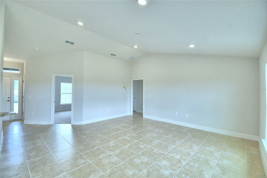 Spacious, unfurnished interior of a new home in Cadence Crossing, Auburndale (Image 20).