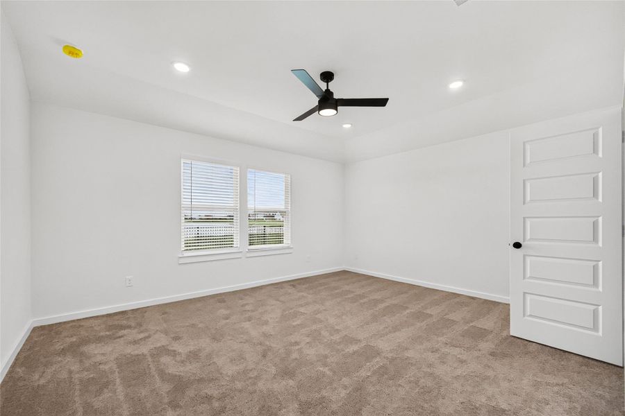 Spacious, unfurnished interior of a new home in Foxtail Palms, Manvel (Image 35).