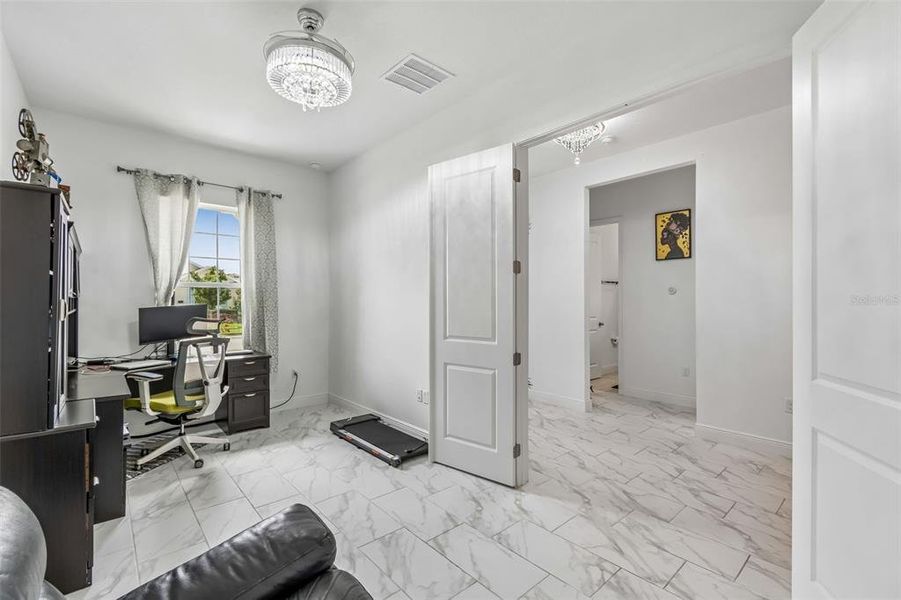 Furnished interior view inside a new home in , Orlando (Image 44).