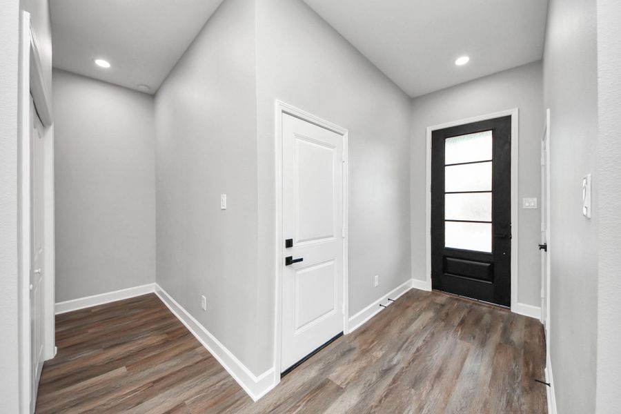 Spacious, unfurnished interior of a new home in , Houston (Image 20).