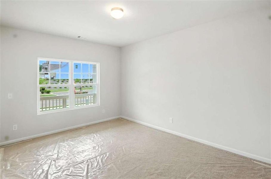 Spacious, unfurnished interior of a new home in Creekside Landing, Dallas (Image 16).