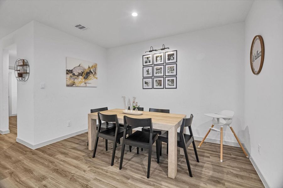 Furnished interior view inside a new home in , Baytown (Image 10).